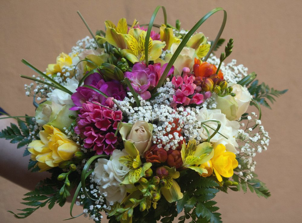 Foto Bouquet assortito con fantasia  