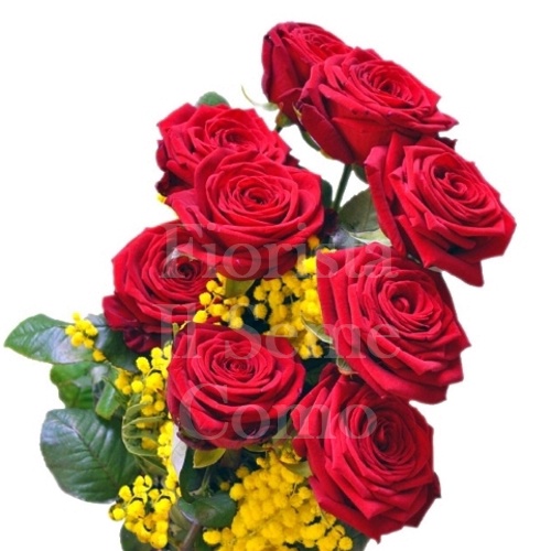 Foto Bunch of red Roses with Mimosa